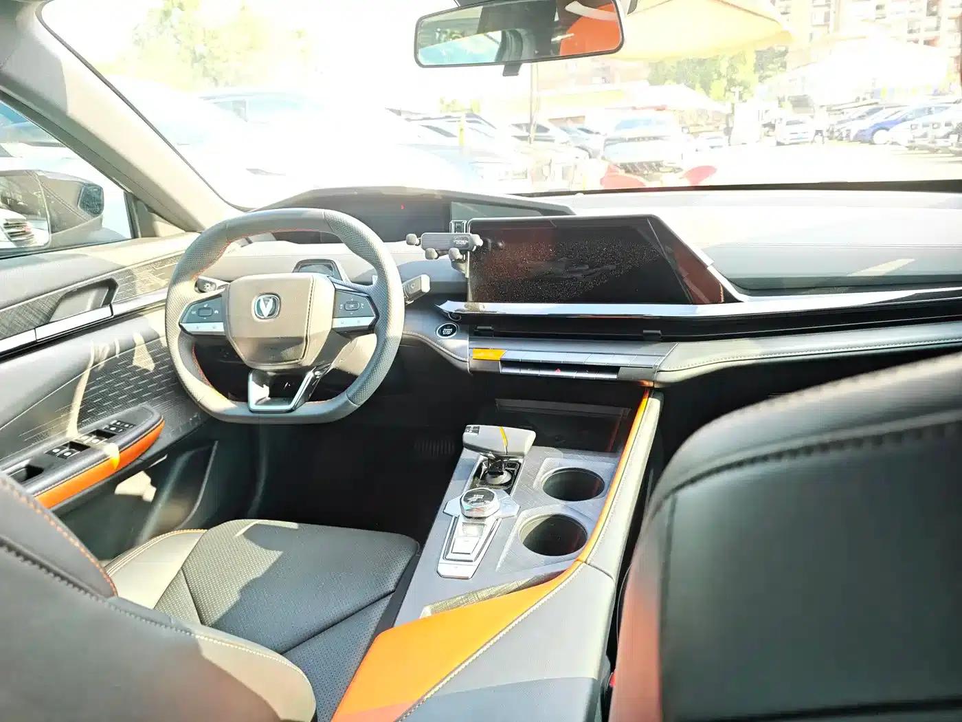 Changan UNI-V 2023 1.5T Premium Edition — миниатюра 14