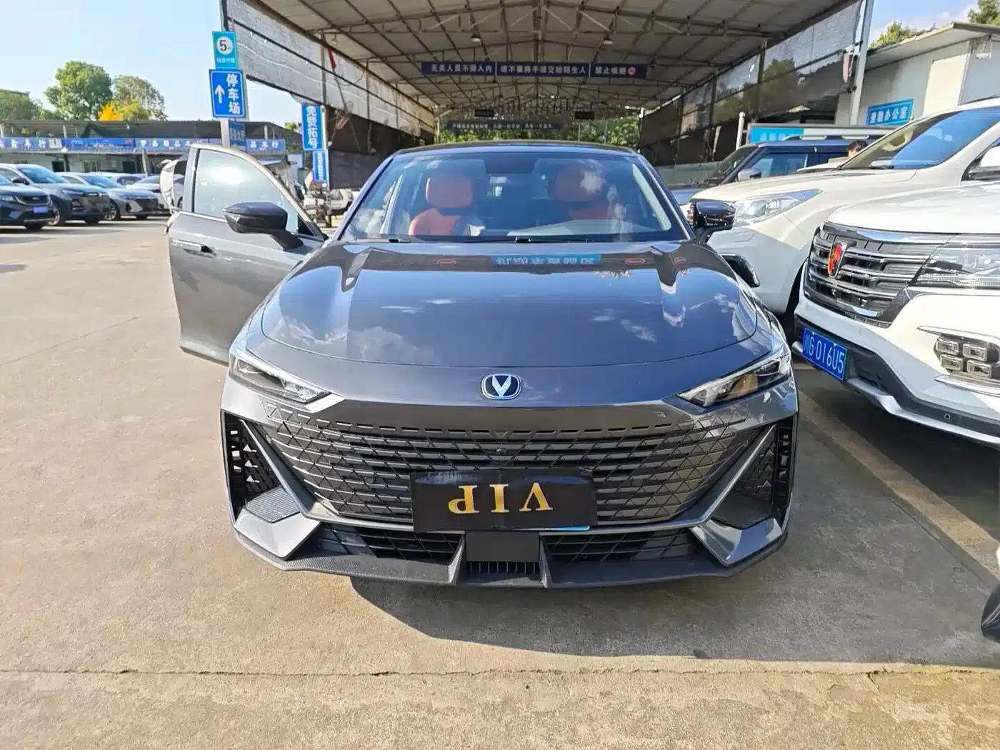 Changan UNI-V 2023 1.5T Premium Edition — миниатюра 3
