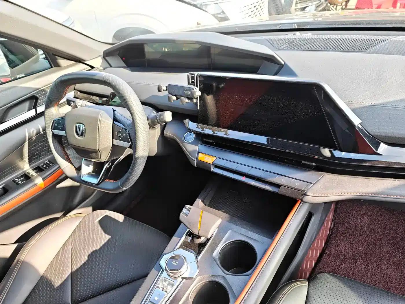 Changan UNI-V 2023 1.5T Premium Edition — миниатюра 8
