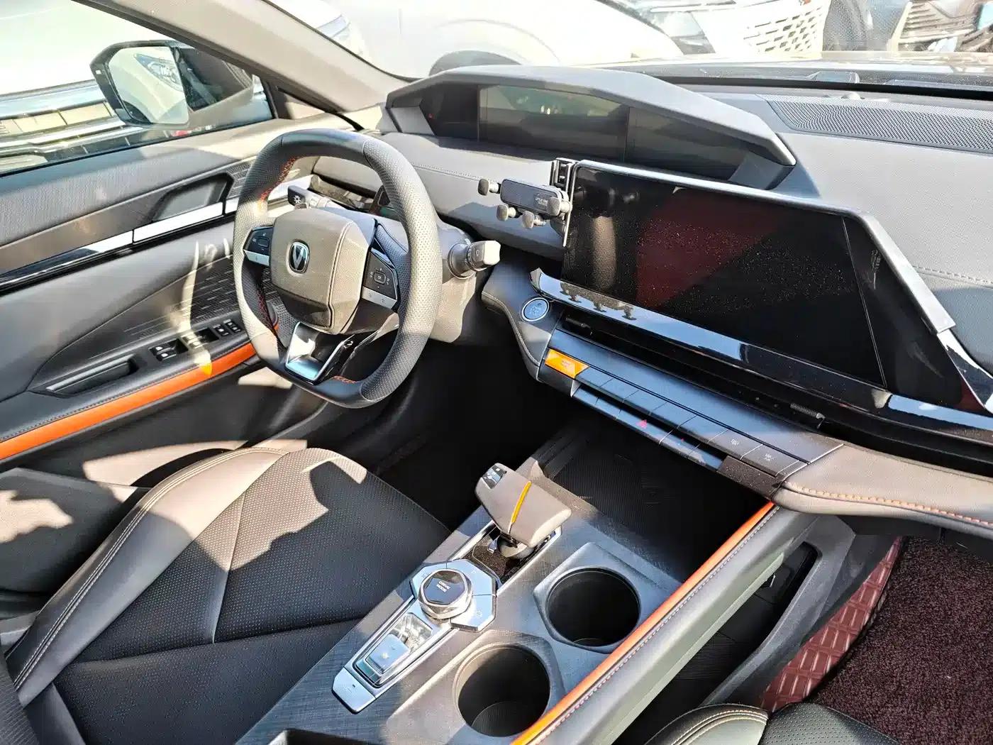 Changan UNI-V 2023 1.5T Premium Edition — миниатюра 9