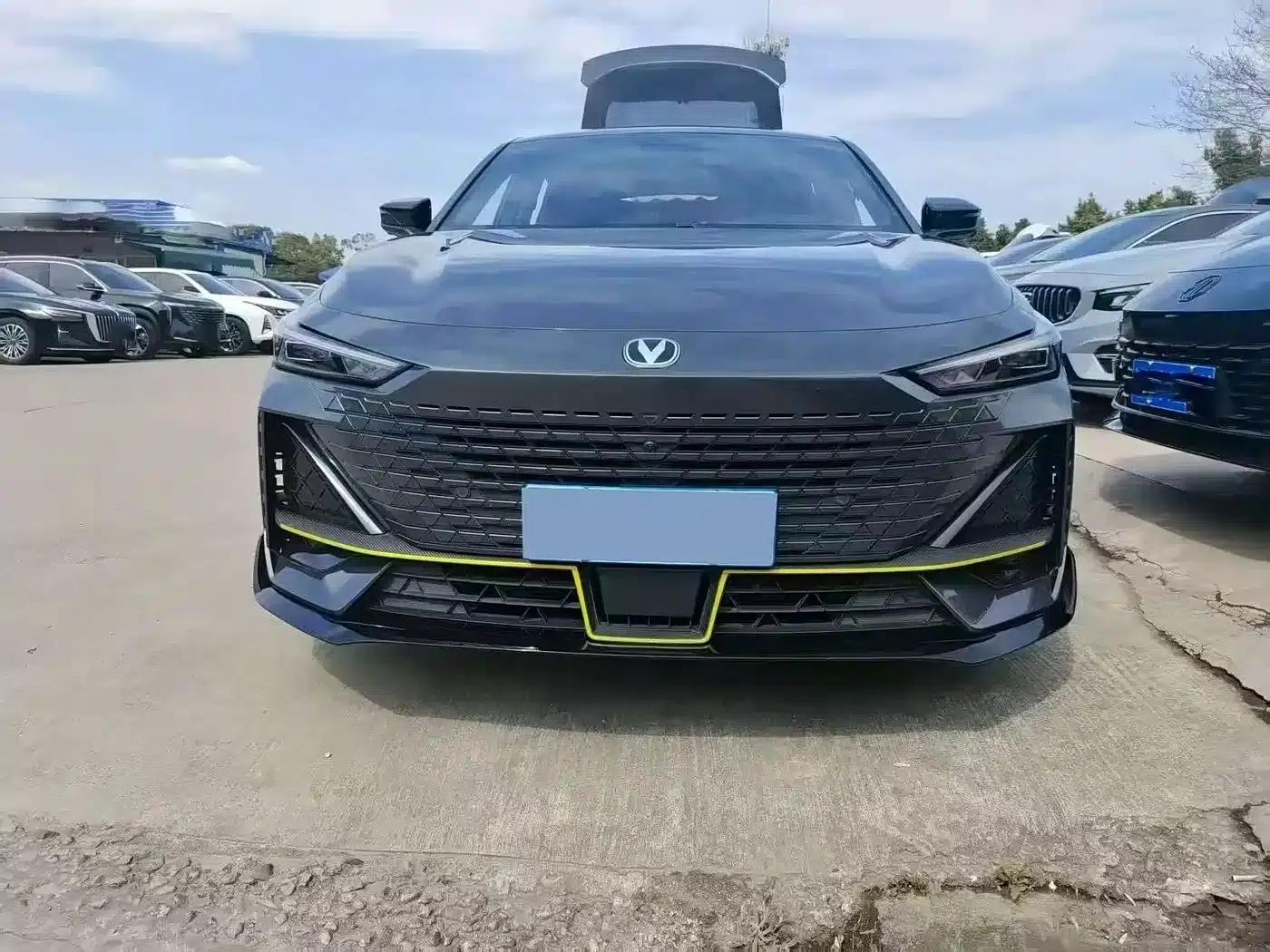 Changan UNI-V 2023 1.5T Sport Edition — миниатюра 2