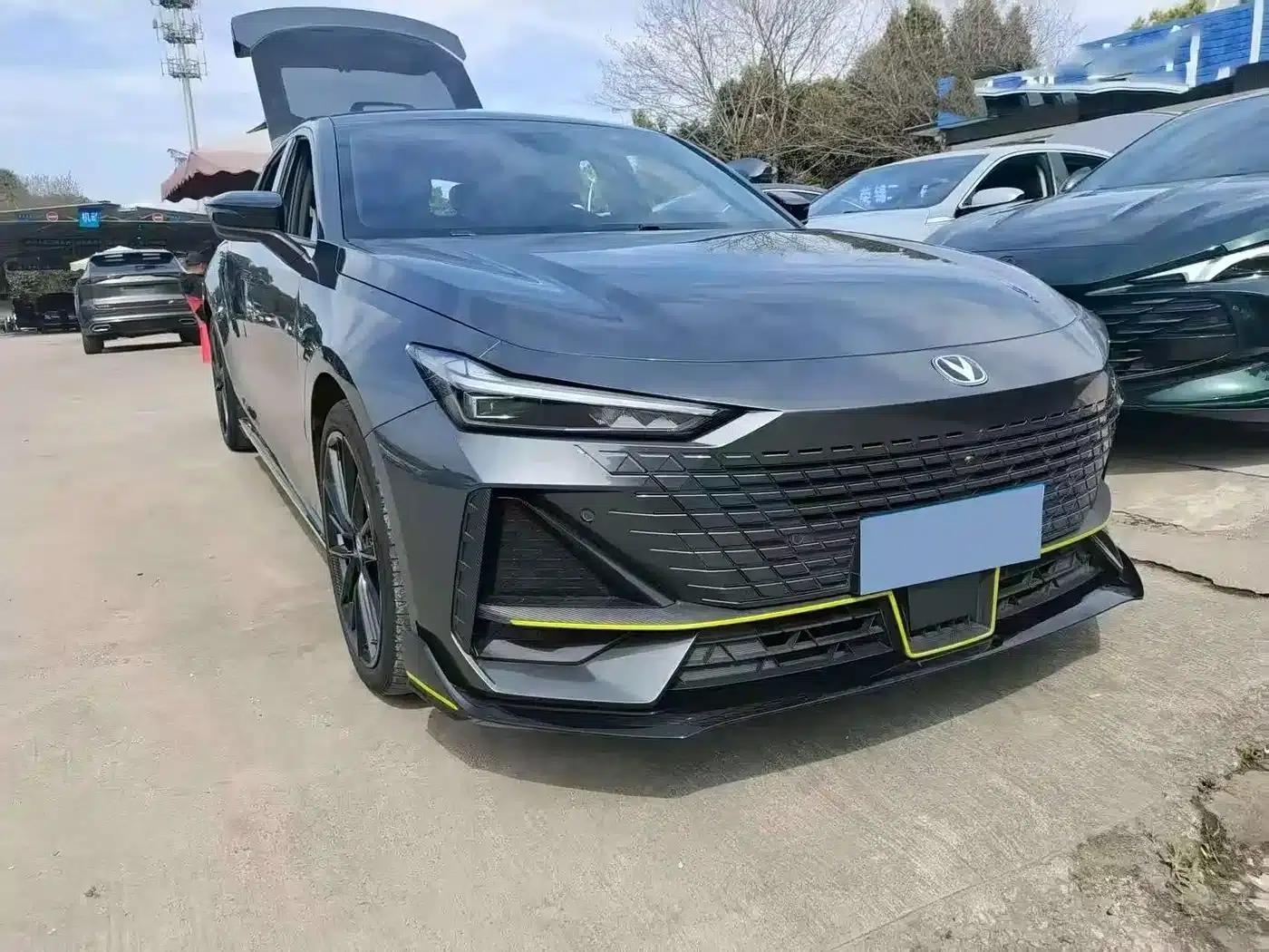 Changan UNI-V 2023 1.5T Sport Edition — миниатюра 3