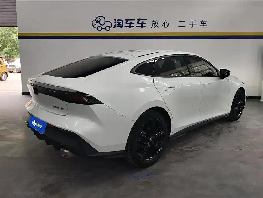 Changan UNI-V 2023 1.5T Premium Edition — миниатюра 3