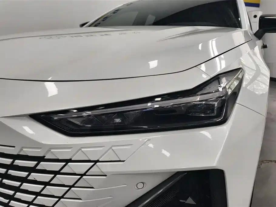 Changan UNI-V 2023 1.5T Premium Edition — миниатюра 5