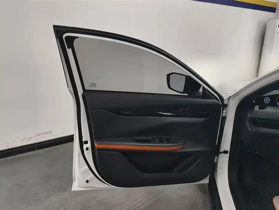 Changan UNI-V 2023 1.5T Premium Edition — миниатюра 7