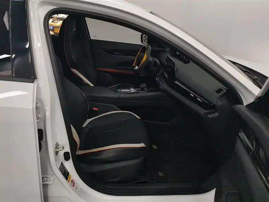Changan UNI-V 2023 1.5T Premium Edition — миниатюра 8