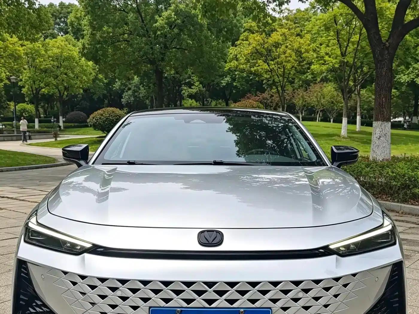 Changan UNI-V 2024 1.5T Premium Edition — миниатюра 2
