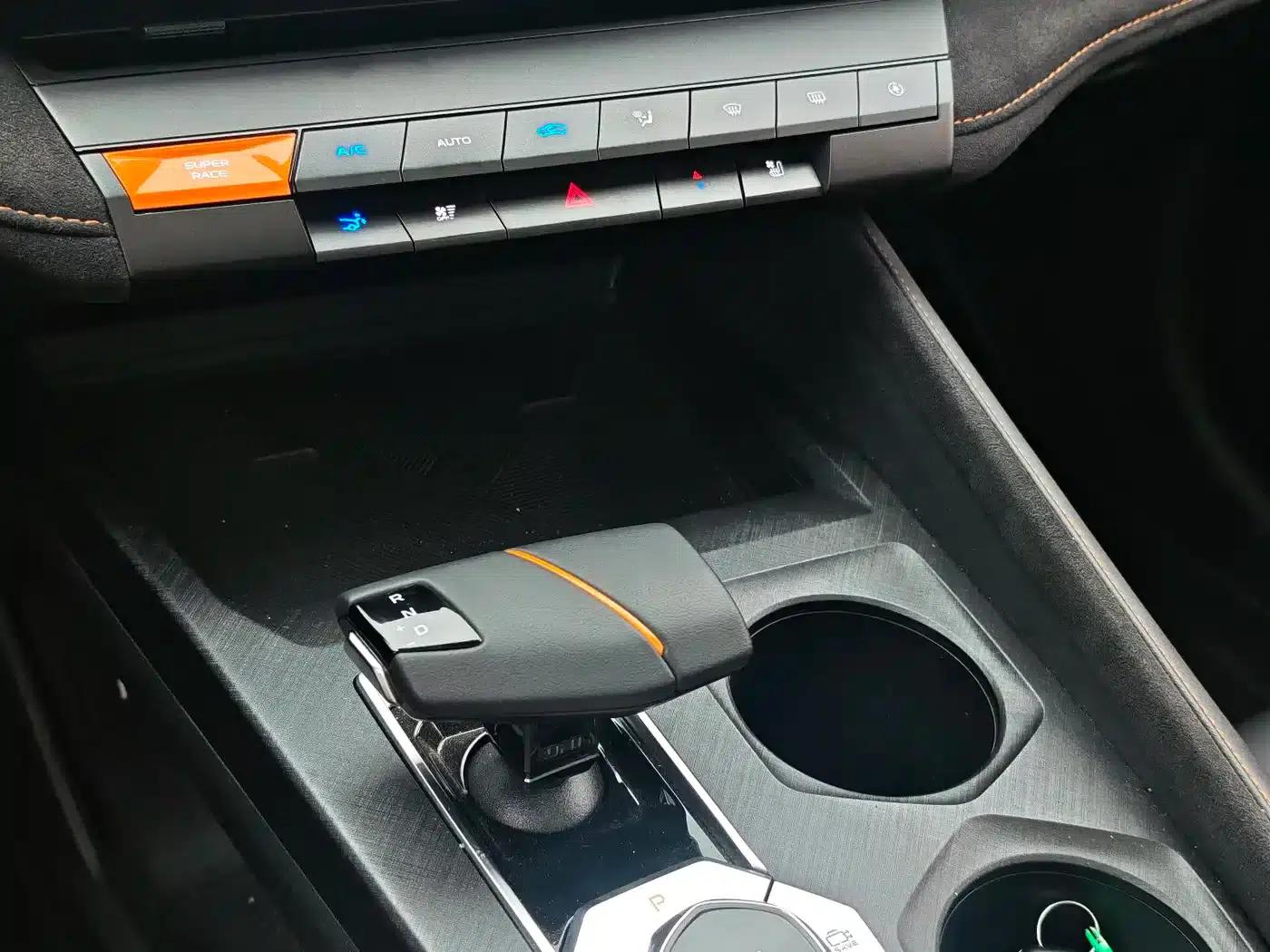 Changan UNI-V 2024 1.5T Premium Edition — миниатюра 13