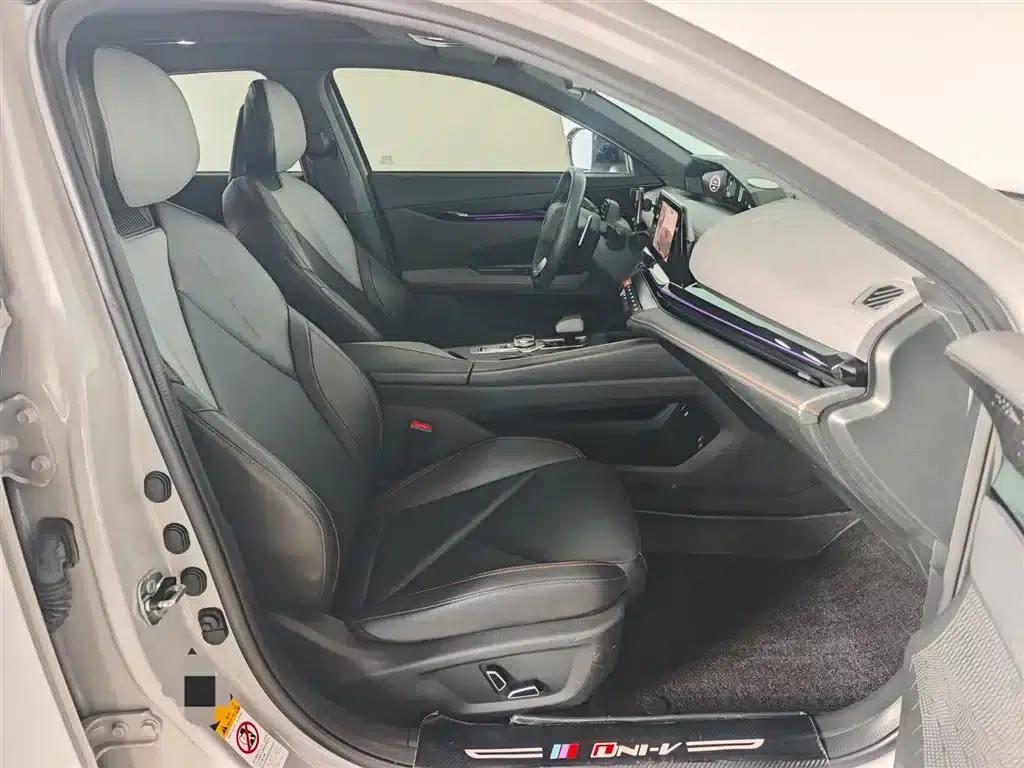 Changan UNI-V 2022 1.5T Premium Edition — миниатюра 9