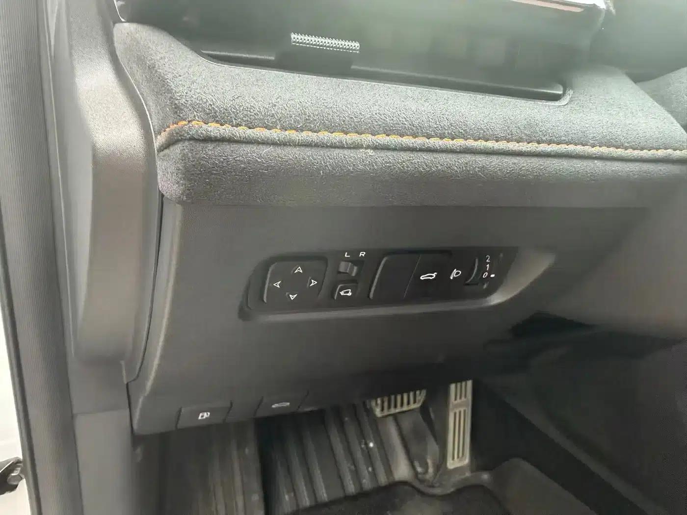 Changan UNI-V 2024 1.5T Premium Edition — миниатюра 11