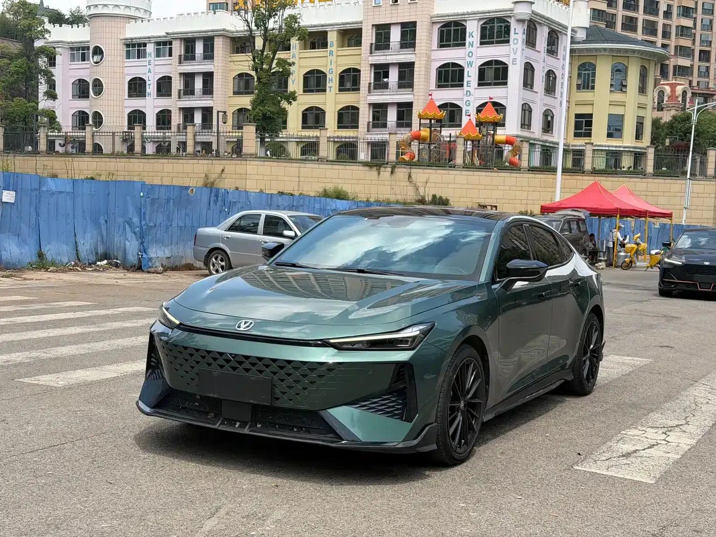 Changan UNI-V 2024 1.5T Premium Sport — миниатюра 1