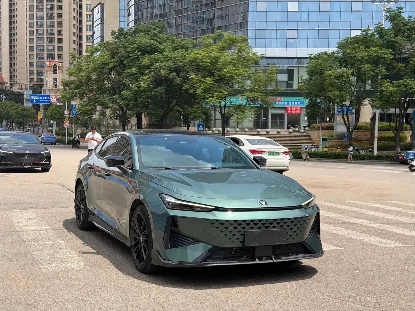 Changan UNI-V 2024 1.5T Premium Sport — миниатюра 3