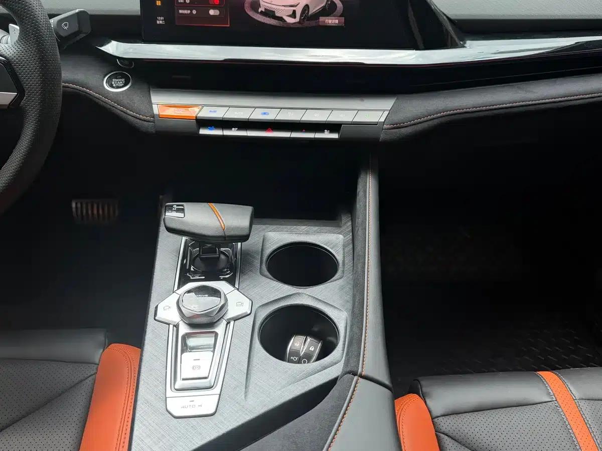 Changan UNI-V 2024 1.5T Premium Sport — миниатюра 8