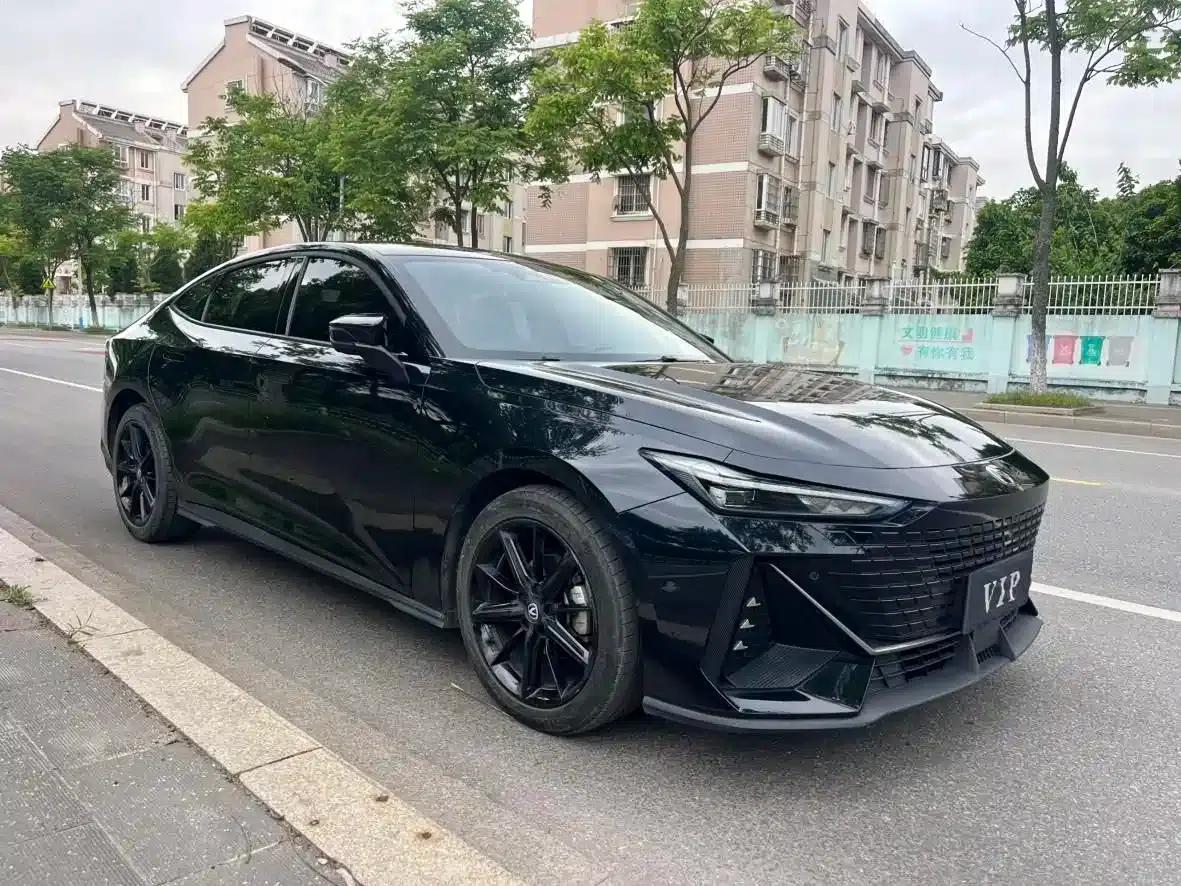 Changan UNI-V 2023 1.5T Premium Edition — миниатюра 3