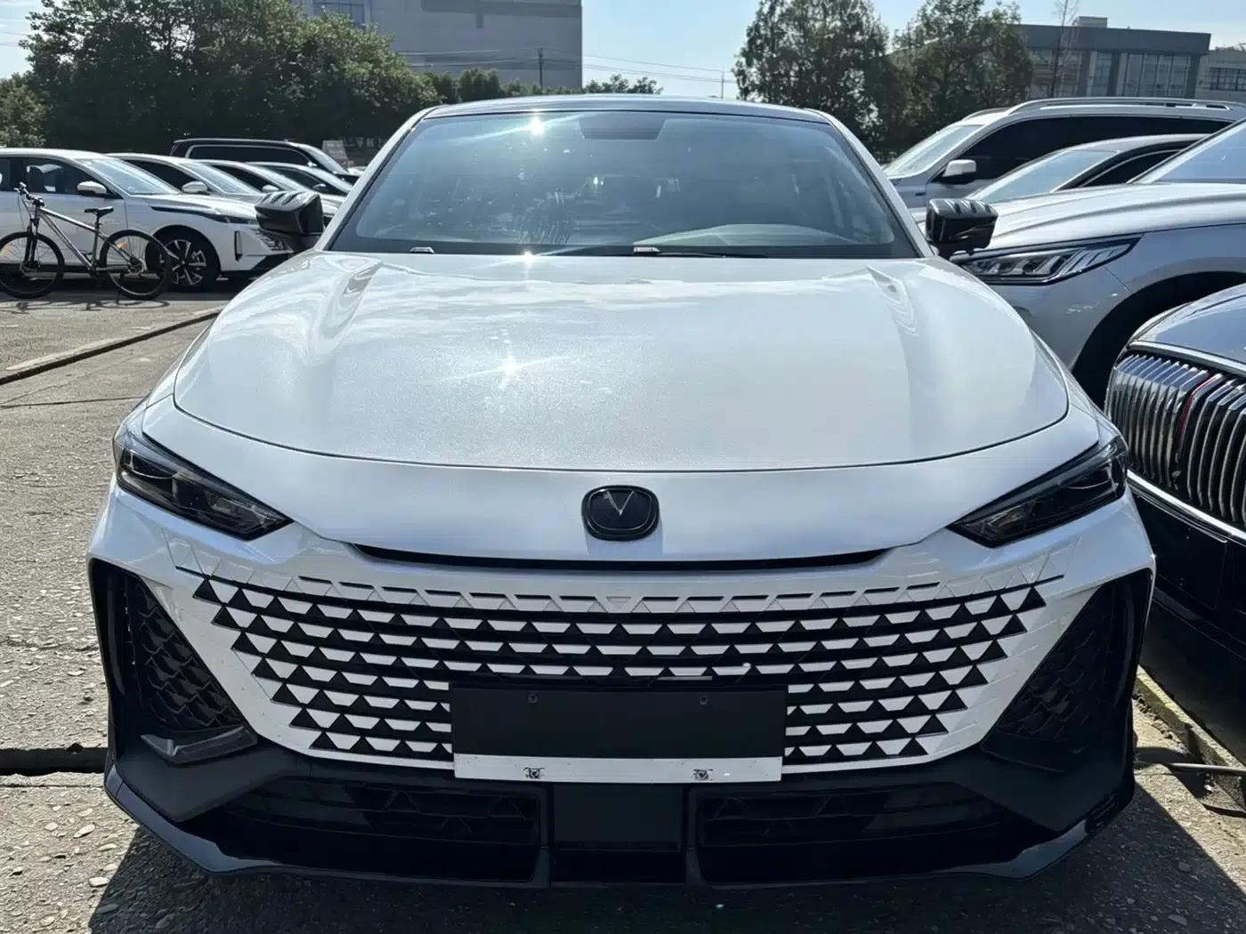 Changan UNI-V 2022 1.5T Sport Edition — миниатюра 2
