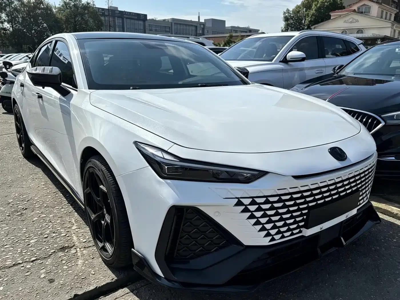 Changan UNI-V 2022 1.5T Sport Edition — миниатюра 3