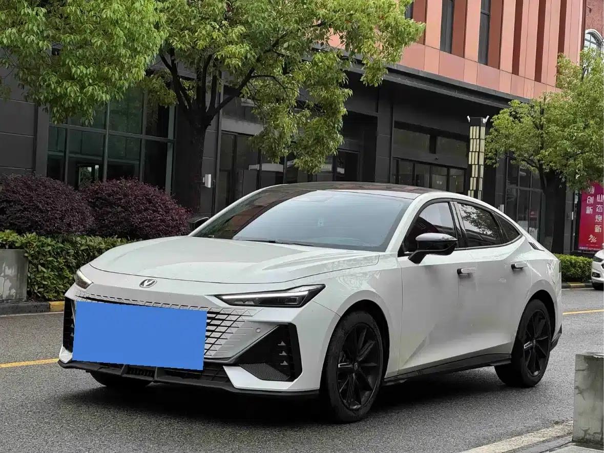 Changan UNI-V 2023 1.5T Premium Edition — миниатюра 1