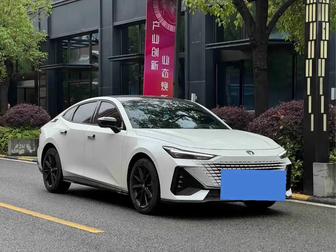 Changan UNI-V 2023 1.5T Premium Edition — миниатюра 3