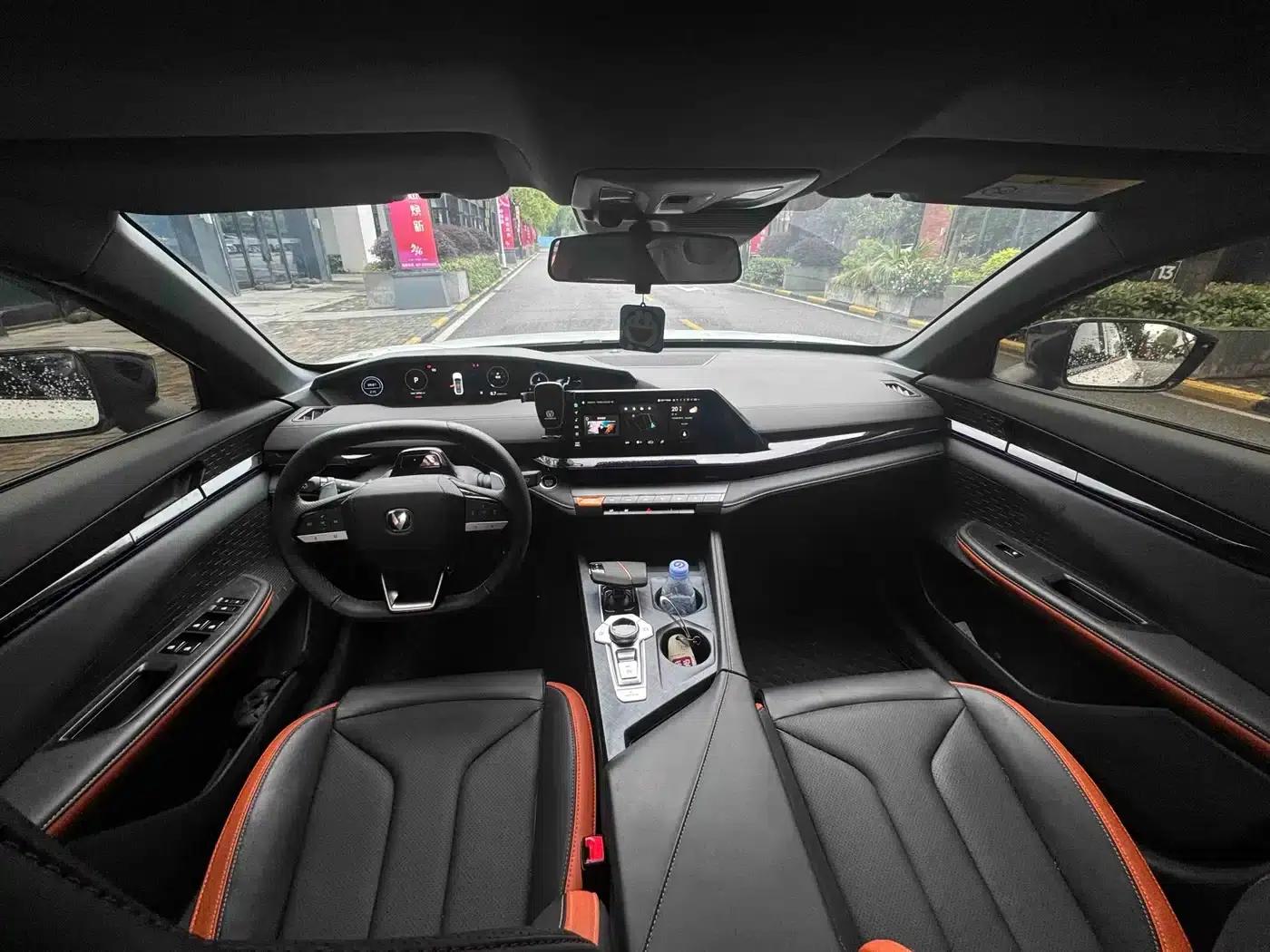 Changan UNI-V 2023 1.5T Premium Edition — миниатюра 4