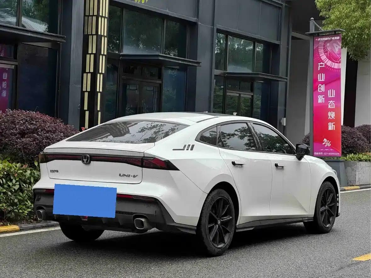 Changan UNI-V 2023 1.5T Premium Edition — миниатюра 7