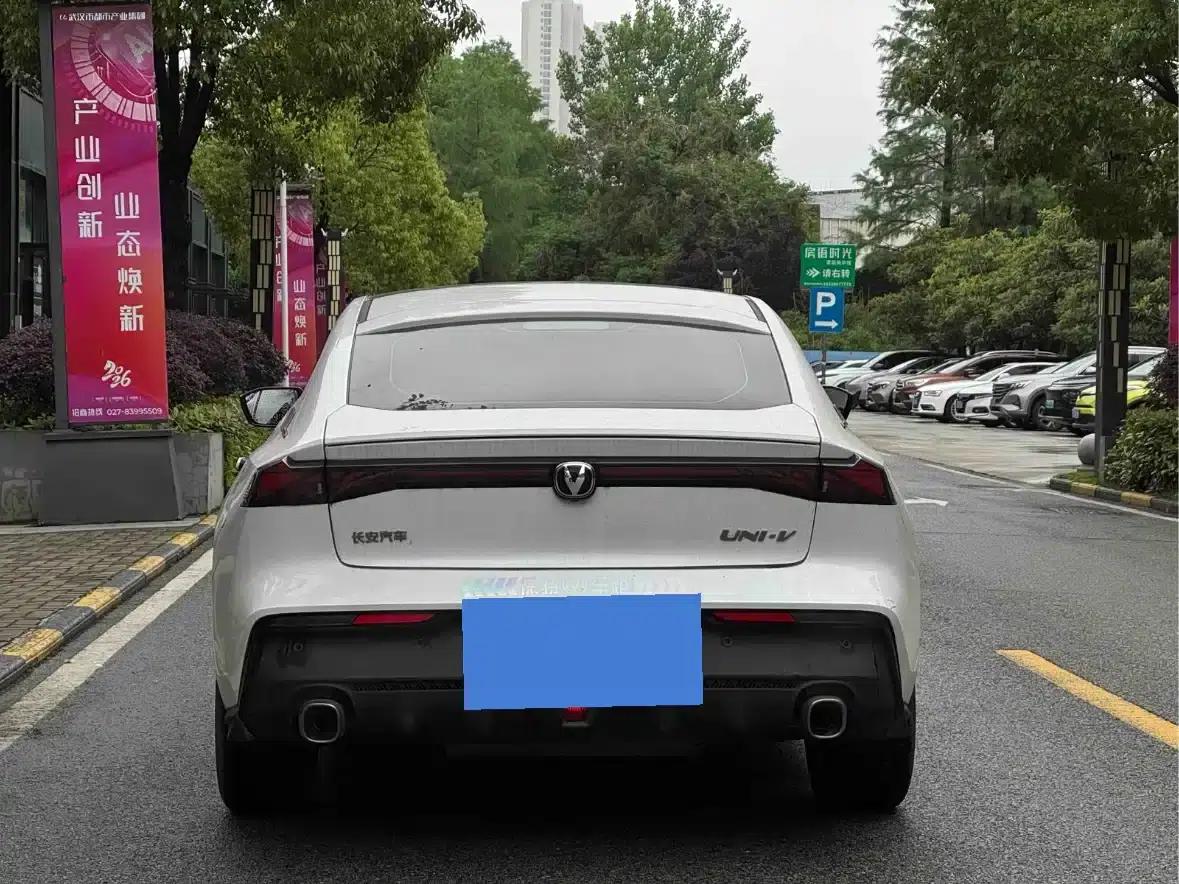 Changan UNI-V 2023 1.5T Premium Edition — миниатюра 8
