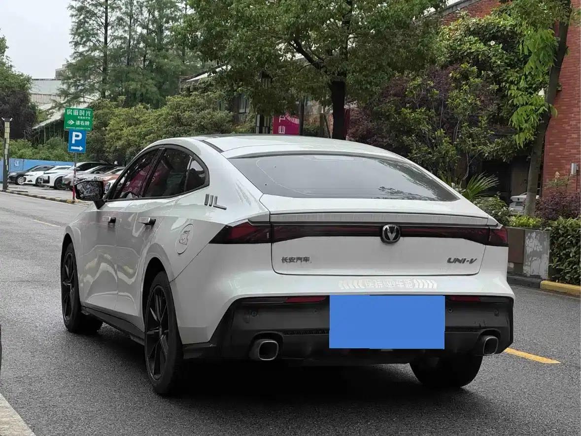 Changan UNI-V 2023 1.5T Premium Edition — миниатюра 9