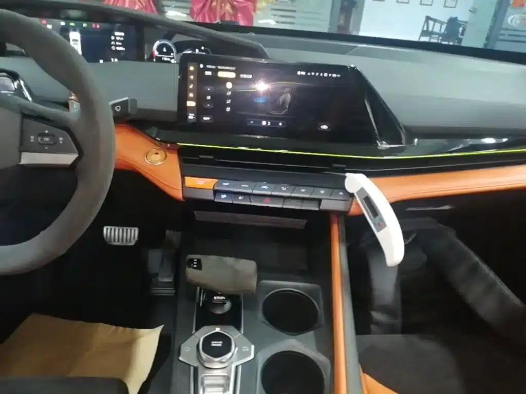 Changan UNI-V 2024 2.0T Classic Sport — миниатюра 13