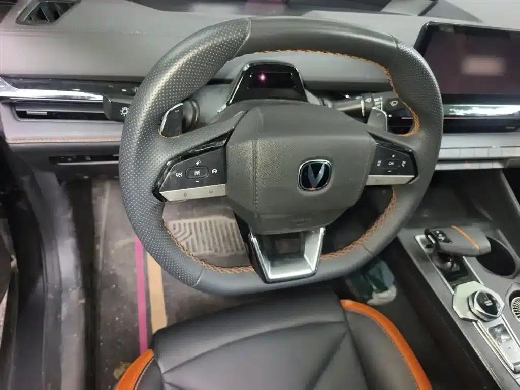 Changan UNI-V 2023 1.5T Premium Edition — миниатюра 3