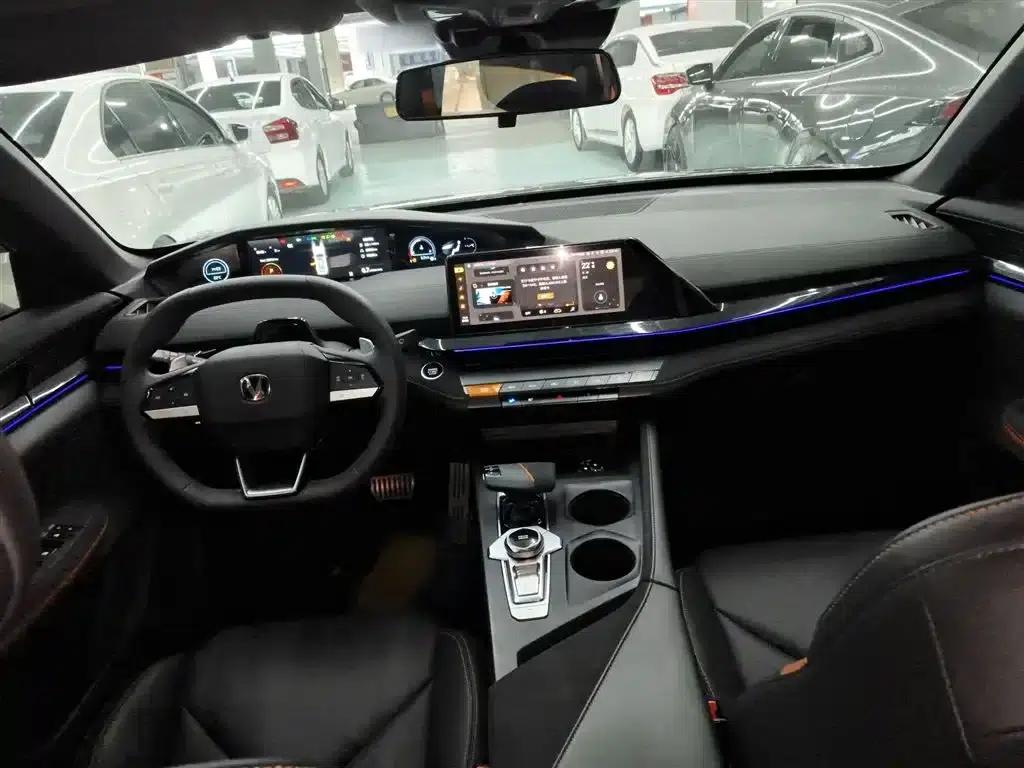 Changan UNI-V 2022 1.5T Sport Edition — миниатюра 10