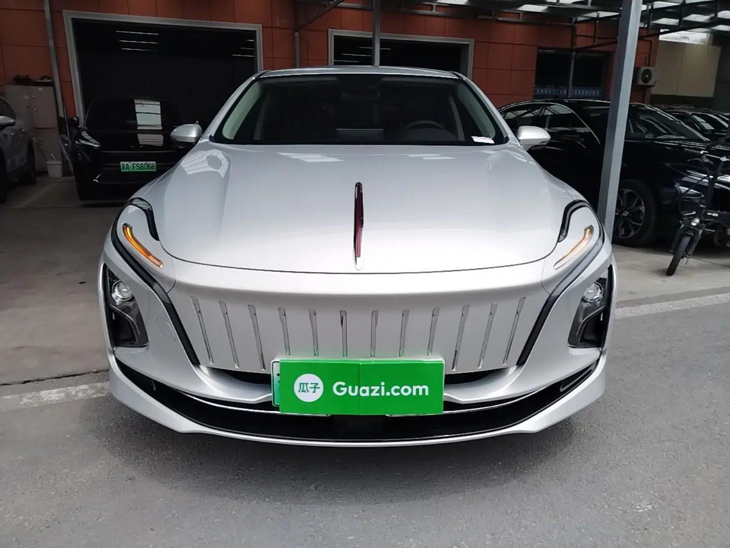 Hongqi E-QM5 2022 431 km Charge & Enjoy Edition — миниатюра 2
