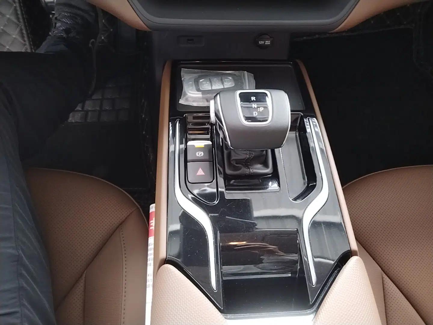 Hongqi E-QM5 2022 431 km Charge & Enjoy Edition — миниатюра 17