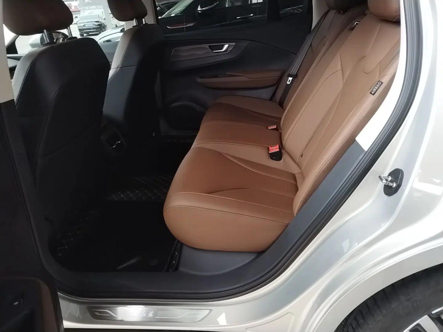 Hongqi E-QM5 2022 431 km Charge & Enjoy Edition — миниатюра 20