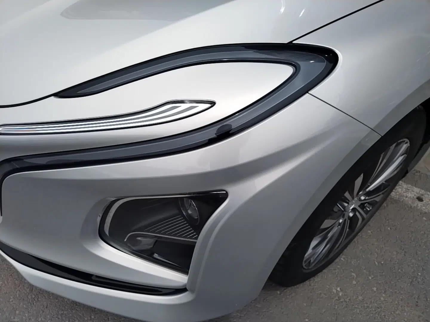 Hongqi E-QM5 2022 431 km Charge & Enjoy Edition — миниатюра 9