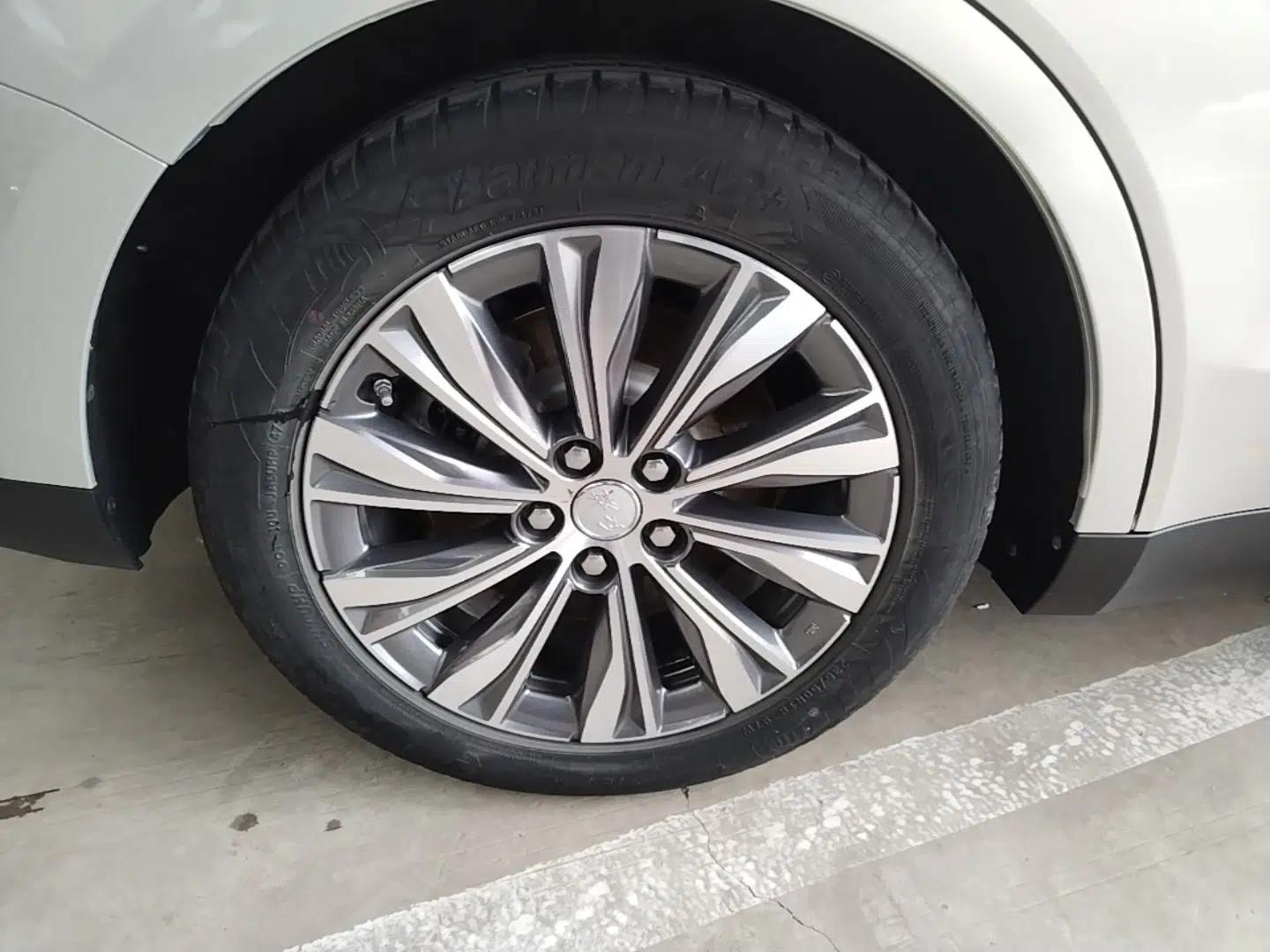 Hongqi E-QM5 2022 431 km Charge & Enjoy Edition — миниатюра 10