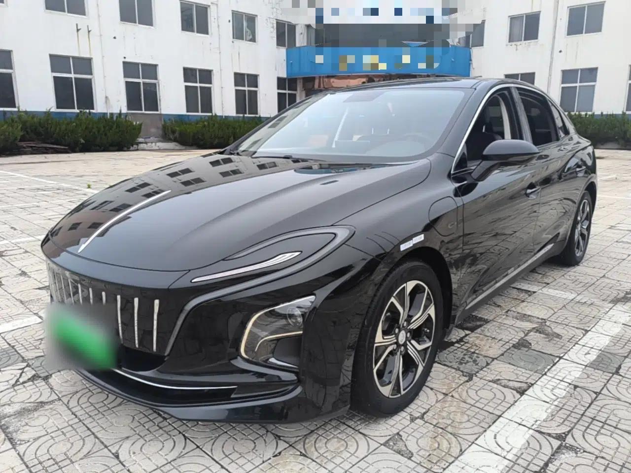 Hongqi E-QM5 2023 Base Travel Edition — миниатюра 1