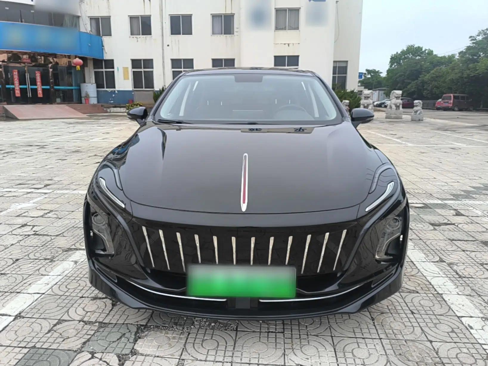 Hongqi E-QM5 2023 Base Travel Edition — миниатюра 2