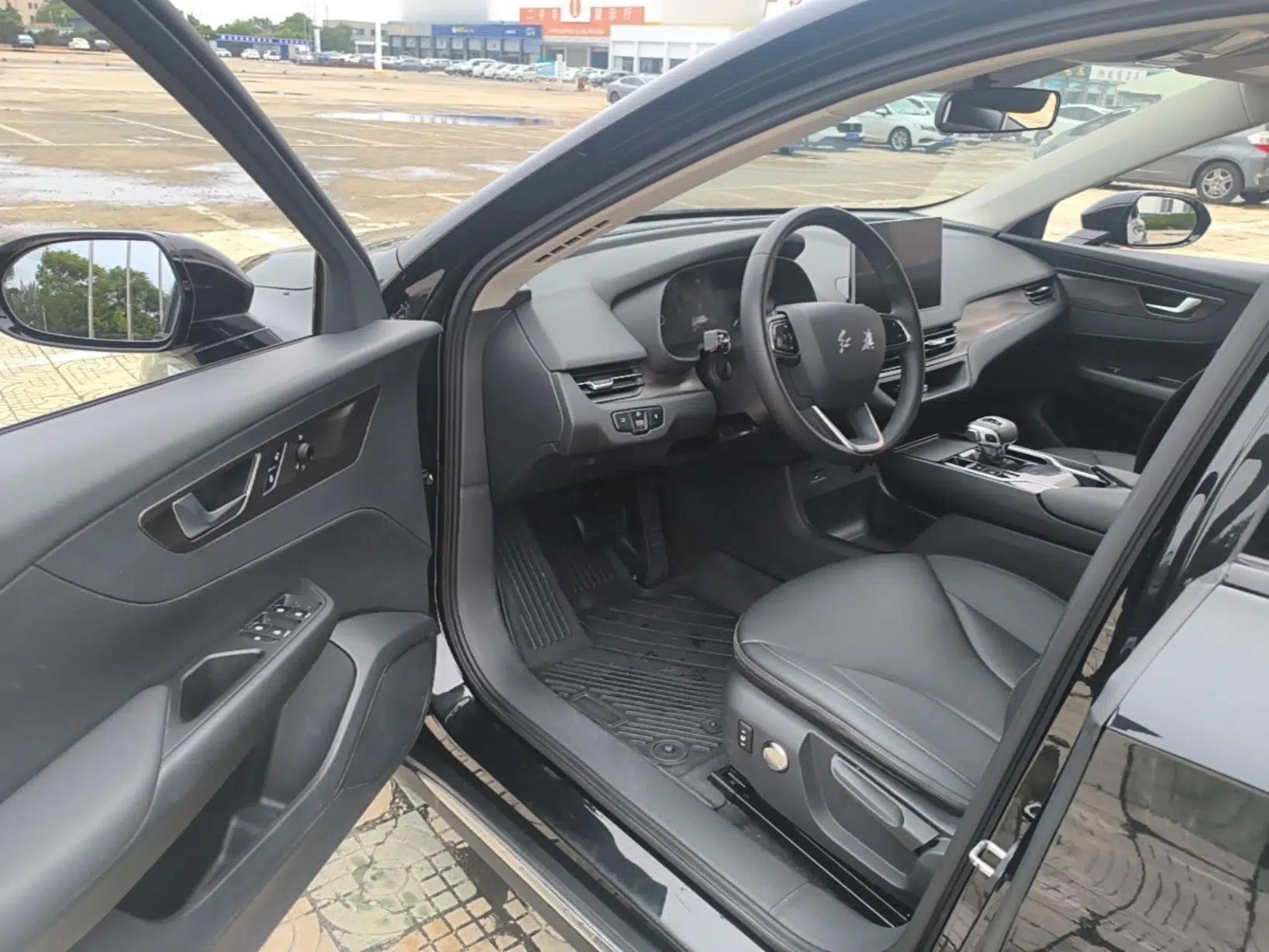 Hongqi E-QM5 2023 Base Travel Edition — миниатюра 19