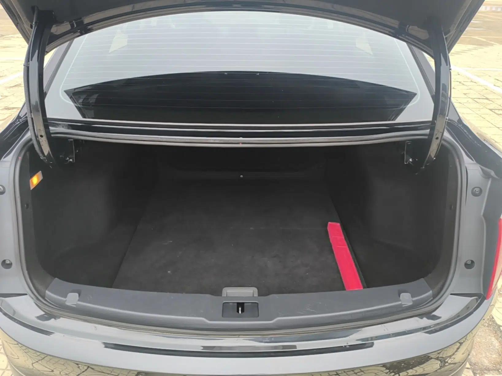 Hongqi E-QM5 2023 Base Travel Edition — миниатюра 22