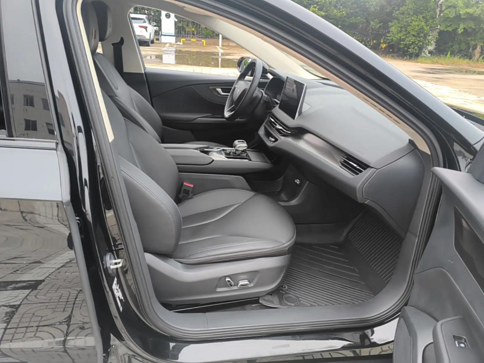 Hongqi E-QM5 2023 Base Travel Edition — миниатюра 23