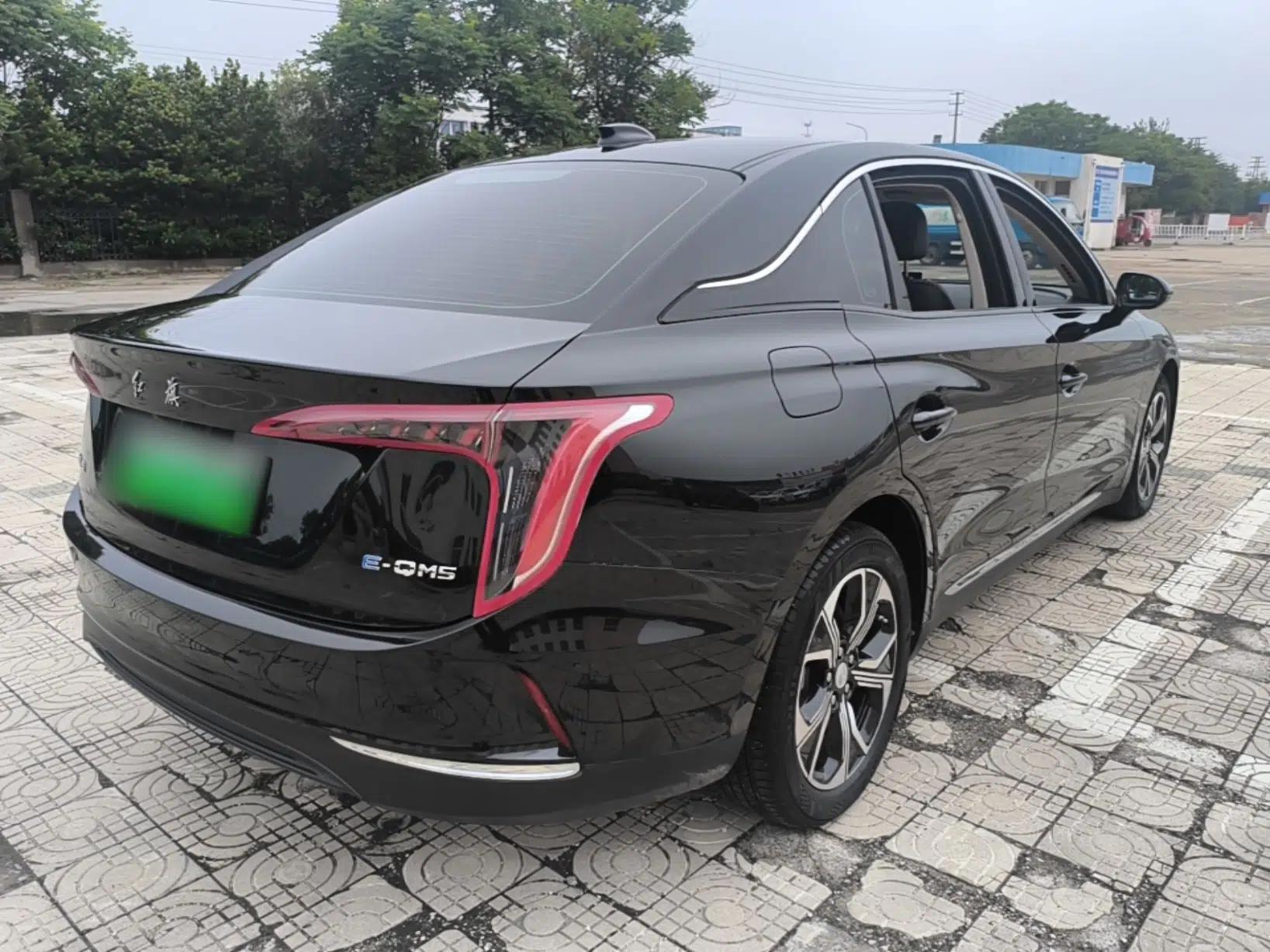 Hongqi E-QM5 2023 Base Travel Edition — миниатюра 6