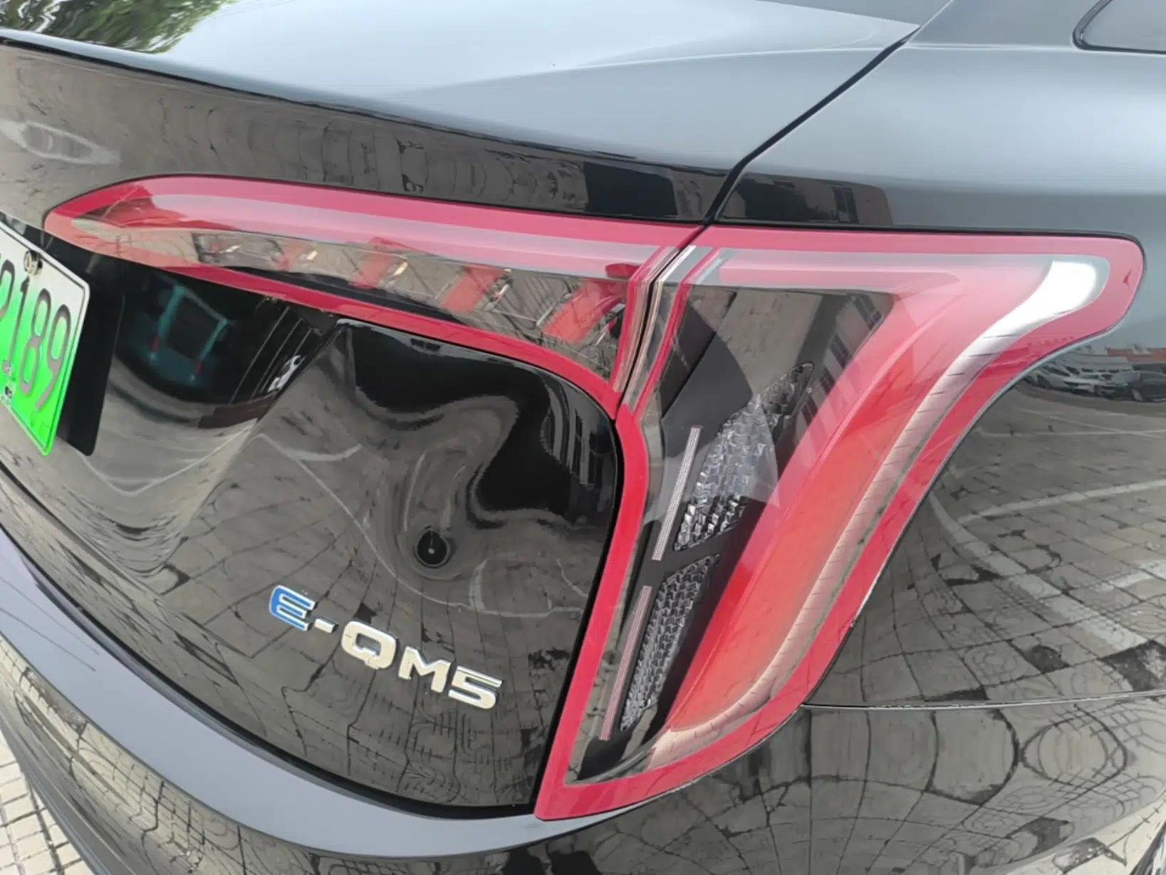 Hongqi E-QM5 2023 Base Travel Edition — миниатюра 7