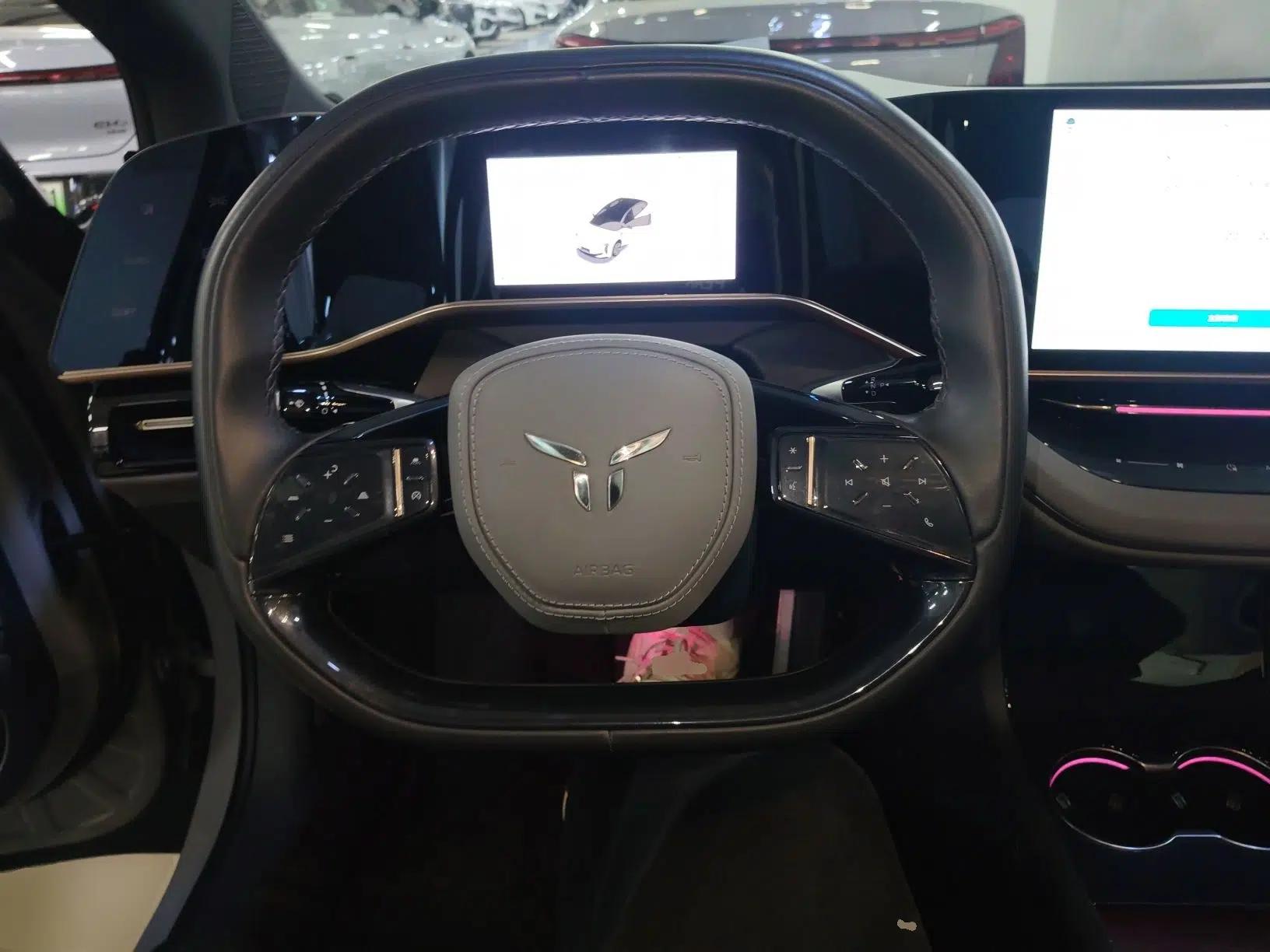 Hongqi EH7 2024 760 Pro+ Four-Wheel Drive Version — миниатюра 14