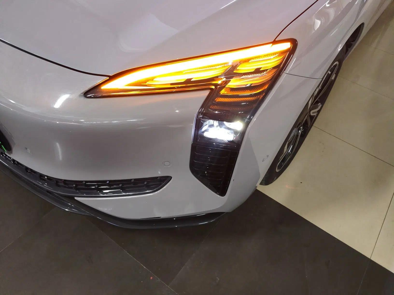 Hongqi EH7 2024 760 Pro+ Four-Wheel Drive Version — миниатюра 9