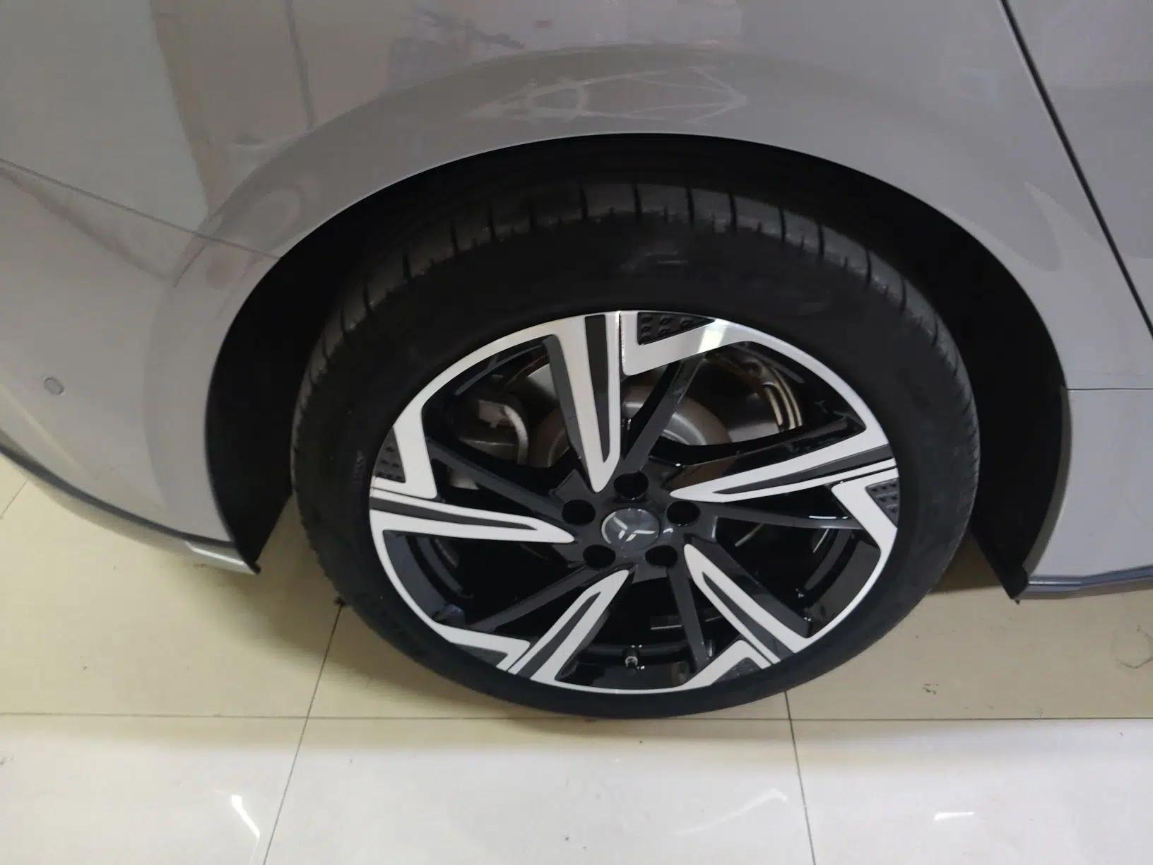 Hongqi EH7 2024 760 Pro+ Four-Wheel Drive Version — миниатюра 10