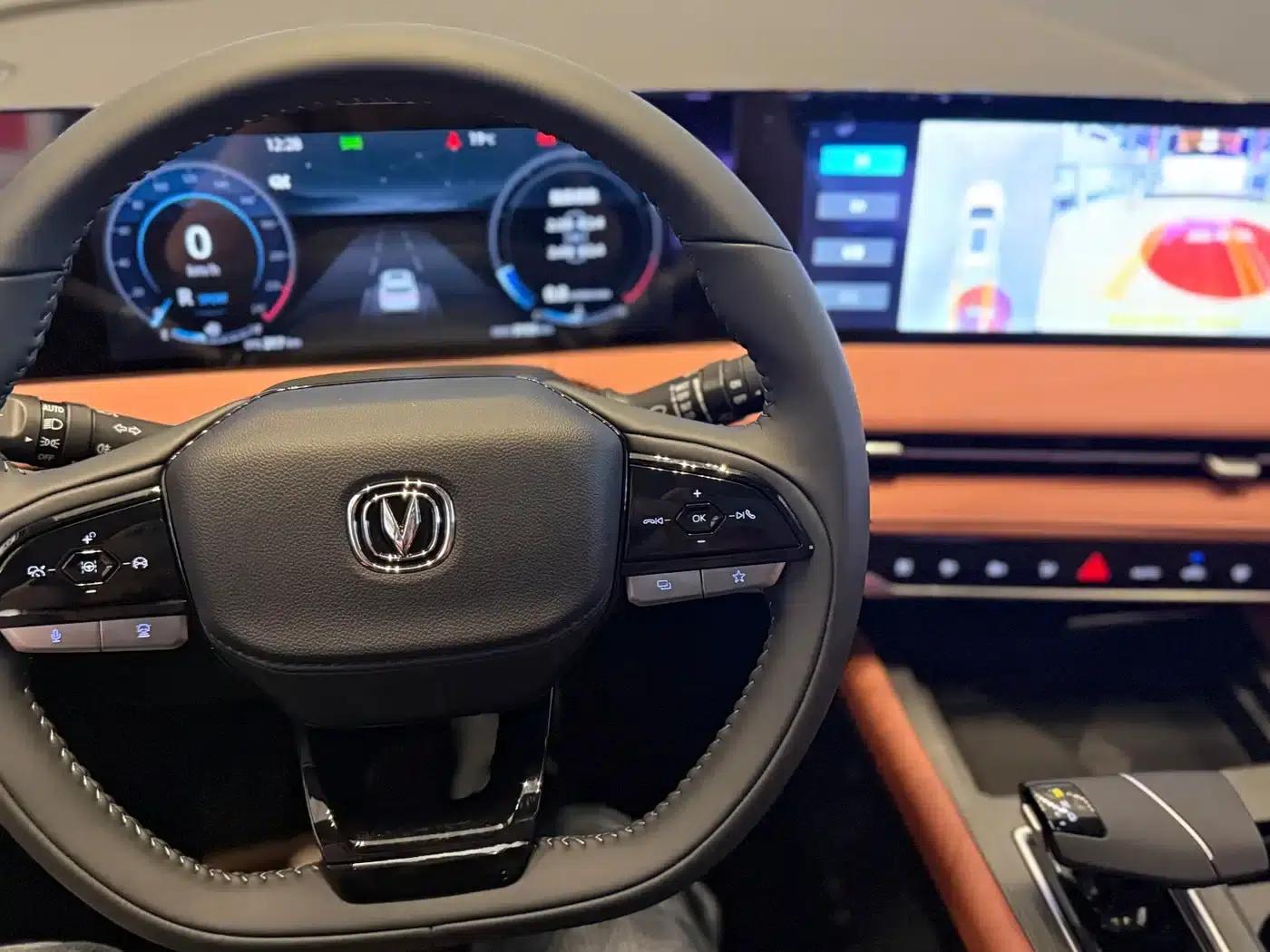 Changan CS75PLUS 2025 Third Generation Champion Edition 1.5T Sporty Model — миниатюра 16