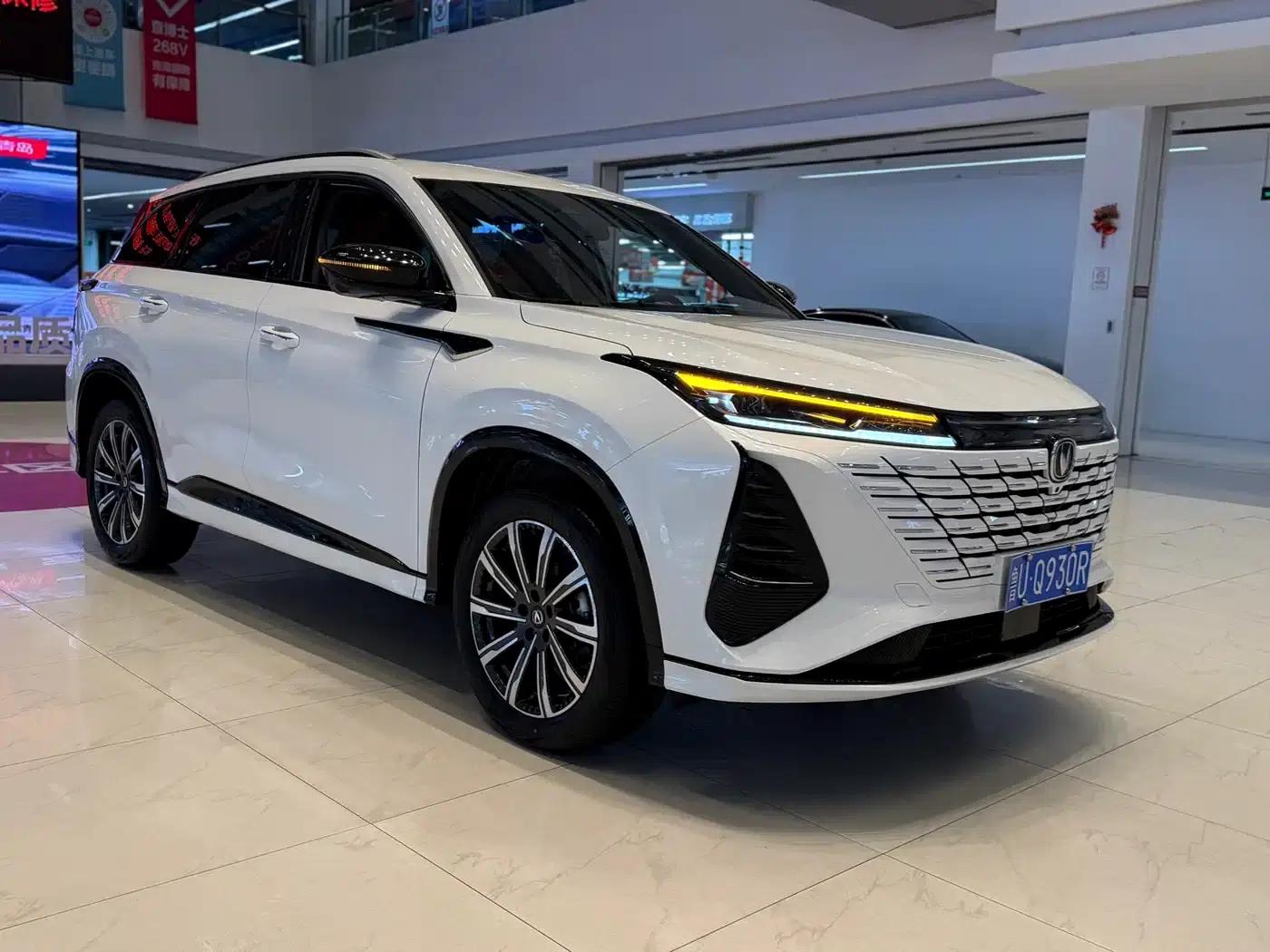 Changan CS75PLUS 2025 Third Generation Champion Edition 1.5T Sporty Model — миниатюра 6