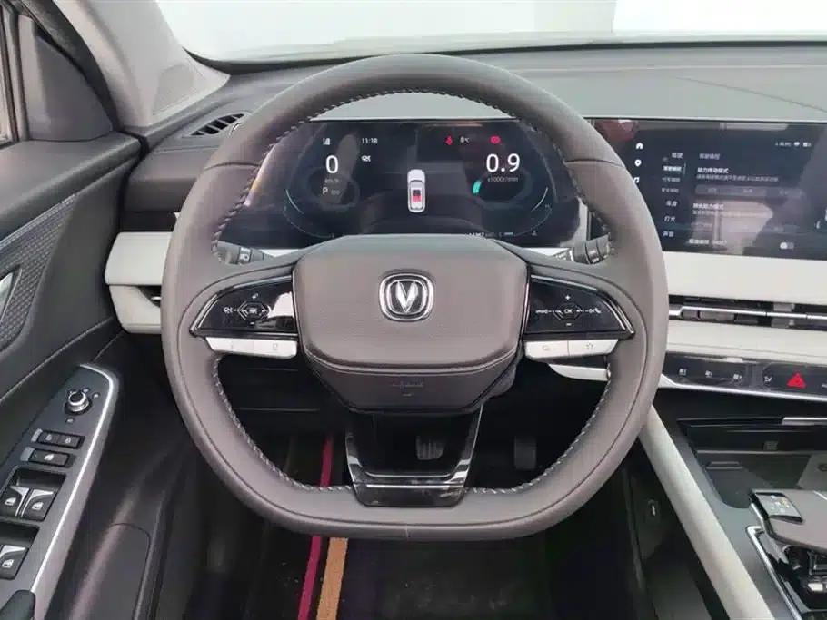 Changan CS75PLUS 2024 Model, Third Generation, Champion Edition, 1.5T Intelligent Driving and Sporty Type — миниатюра 15