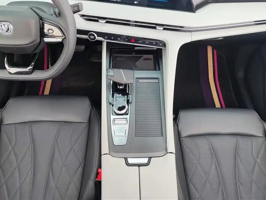 Changan CS75PLUS 2024 Model, Third Generation, Champion Edition, 1.5T Intelligent Driving and Sporty Type — миниатюра 16