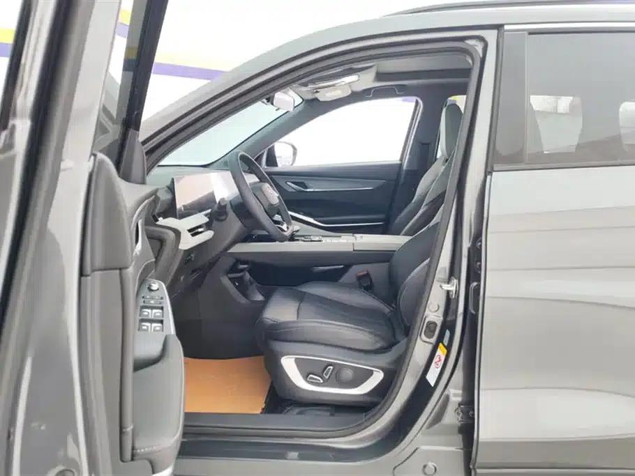 Changan CS75PLUS 2024 Model, Third Generation, Champion Edition, 1.5T Intelligent Driving and Sporty Type — миниатюра 9