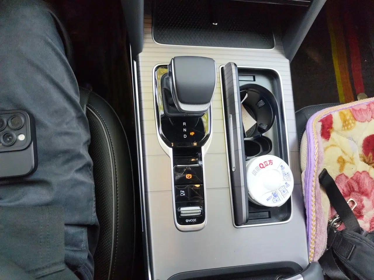 Hongqi HS7 PHEV 2024 2.0T PHEV Four-Wheel Drive Flagship Edition 7 Seats — миниатюра 15